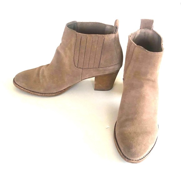 Dolce Vita Tan Suede,  Pull-on Bootie 8 1/2 - Picture 6 of 15